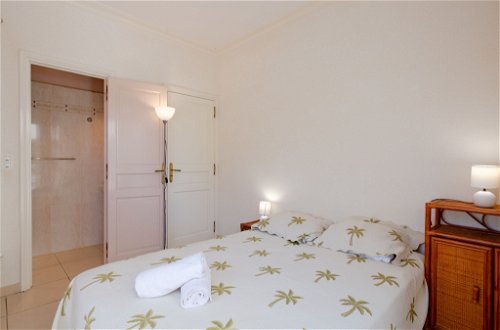 Foto 15 - Casa con 4 camere da letto a Fréjus con giardino e vista mare