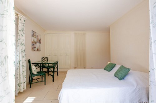 Foto 11 - Casa con 4 camere da letto a Fréjus con giardino e vista mare