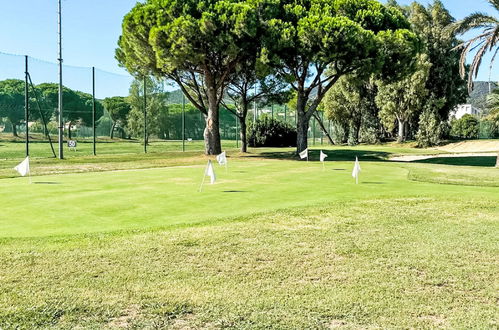 Foto 16 - Appartamento con 1 camera da letto a Le Lavandou con giardino e terrazza