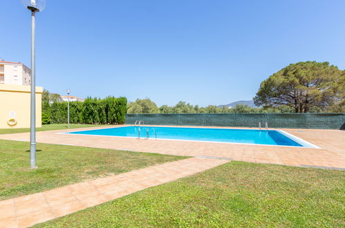 Photo 18 - Appartement de 2 chambres à Roses avec piscine et vues à la mer