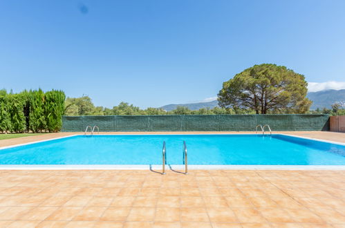 Photo 1 - Appartement de 2 chambres à Roses avec piscine et vues à la mer