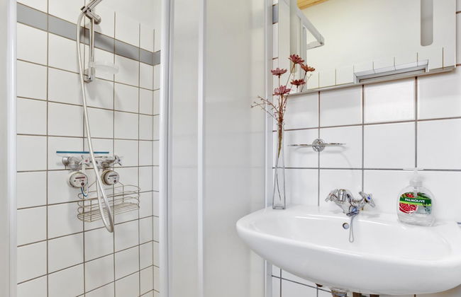 Apartamento de 1 quarto em Gudhjem com piscina e terraço - Foto 14