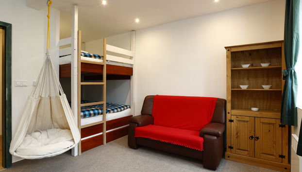 Apartamento de 1 quarto em Desná com jardim e banheira de hidromassagem - Foto 4
