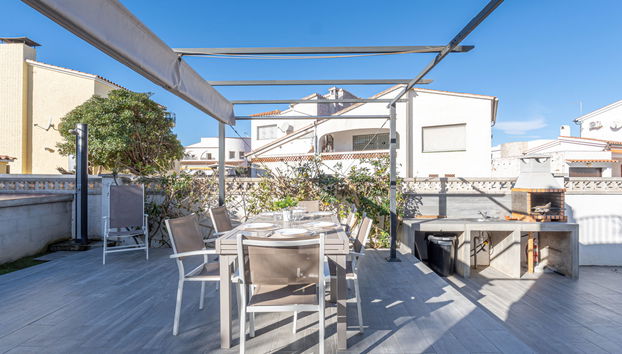 6 bedroom House in Castelló d'Empúries with private pool and garden - Photo 2