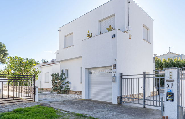 6 bedroom House in Castelló d'Empúries with private pool and garden - Photo 34