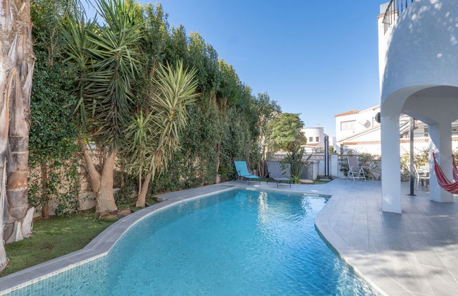 6 bedroom House in Castelló d'Empúries with private pool and garden - Photo 1