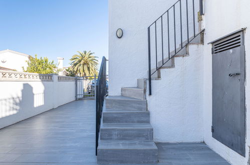 Foto 14 - Casa de 4 habitaciones en Castelló d'Empúries con piscina privada y jardín