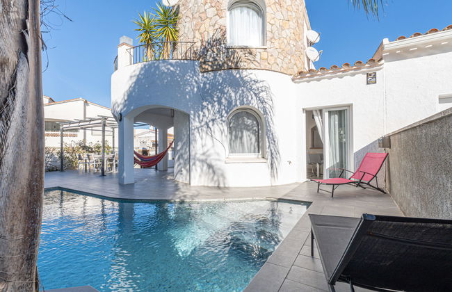 6 bedroom House in Castelló d'Empúries with private pool and garden - Photo 30