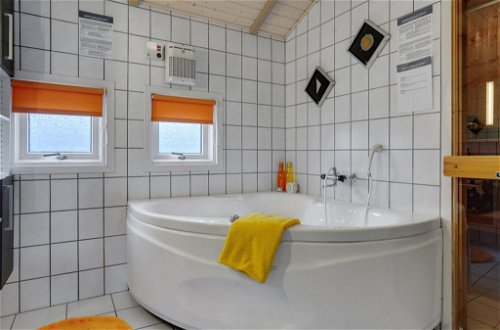Foto 15 - Casa de 3 quartos em Bjert com terraço e sauna