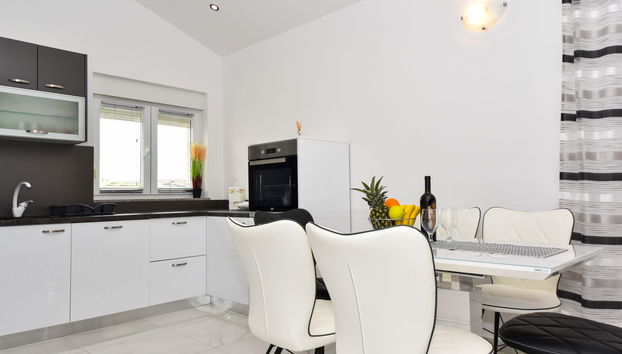 4 bedroom Apartment in Jasenice - Photo 5