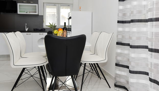 4 bedroom Apartment in Jasenice - Photo 3