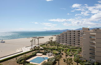 Photo 2 - 2 bedroom Apartment in Canet-en-Roussillon with garden and sea view