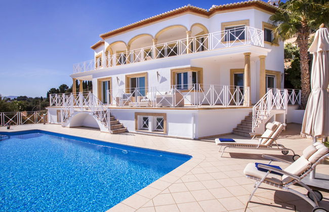 Casa de 4 quartos em Jávea com piscina privada e jardim - Foto 1