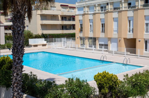 Foto 2 - Apartamento de 1 habitación en Villeneuve-Loubet con piscina y vistas al mar