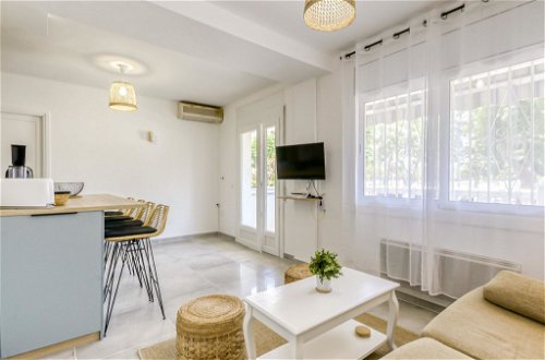 Foto 3 - Apartamento de 1 habitación en Castelló d'Empúries con terraza y vistas al mar
