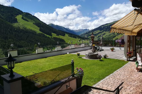 Foto 3 - Apartment mit 1 Schlafzimmer in Saalbach-Hinterglemm mit blick auf die berge