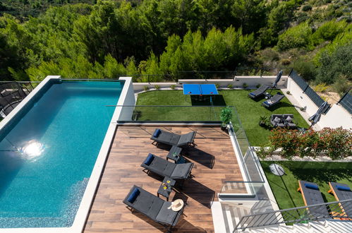 Photo 8 - Maison de 5 chambres à Klis avec piscine privée et vues à la mer