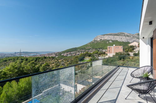 Foto 39 - Casa con 5 camere da letto a Klis con piscina privata e vista mare