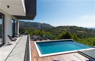 Foto 1 - Casa de 5 habitaciones en Klis con piscina privada y vistas al mar