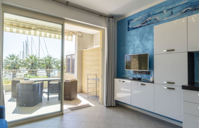 Apartamento de 2 quartos em Santo Stefano al Mare com piscina e jardim - Foto 1