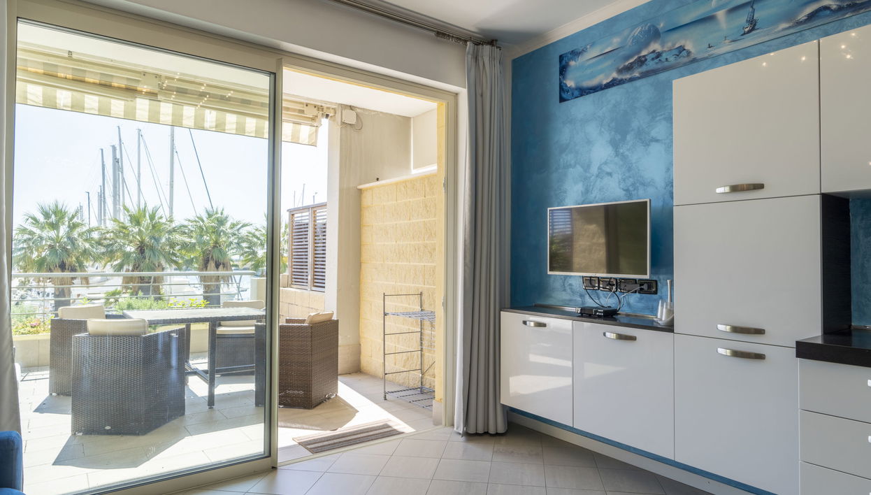 Apartamento de 2 quartos em Santo Stefano al Mare com piscina e jardim - Foto 1