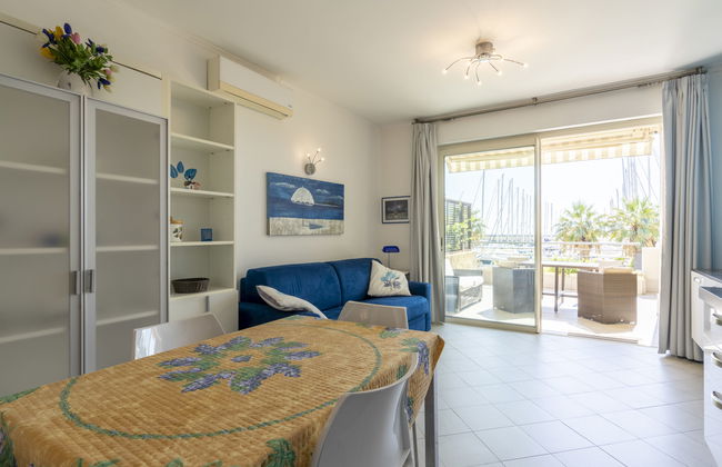 Apartamento de 2 quartos em Santo Stefano al Mare com piscina e jardim - Foto 11