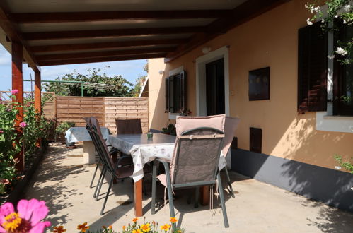 Photo 9 - 2 bedroom House in Marčana with private pool and garden