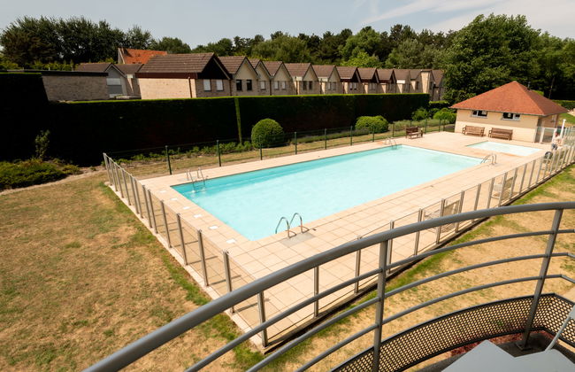 Apartamento de 2 quartos em De Haan com piscina e jardim - Foto 1