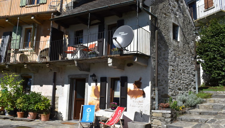 Photo 1 - Maison de 1 chambre à Cugnasco-Gerra avec jardin