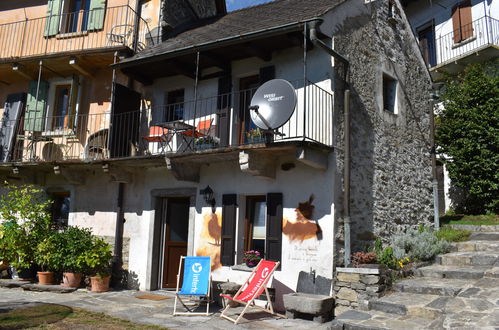 Photo 1 - Maison de 1 chambre à Cugnasco-Gerra avec jardin