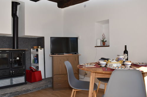 Photo 2 - 1 bedroom House in Cugnasco-Gerra with garden