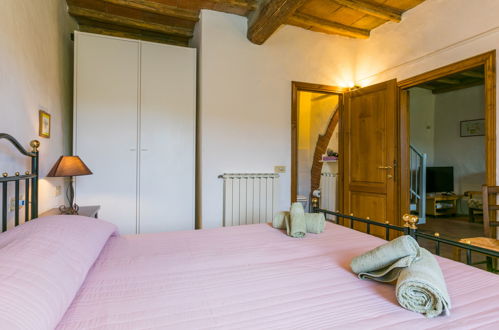 Foto 13 - Appartamento con 2 camere da letto a Greve in Chianti con piscina e giardino