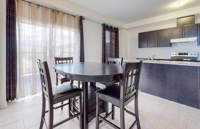 Elegant 3-bedroom House - Bowmanville - Foto 13