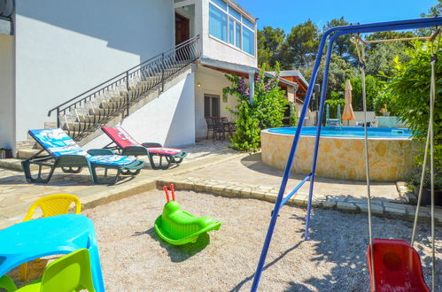 Foto 5 - Casa de 3 habitaciones en Sibenik con piscina privada y jardín