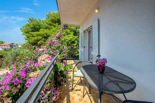 Foto 3 - Casa de 3 habitaciones en Sibenik con piscina privada y vistas al mar