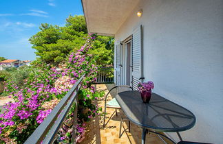 Photo 3 - Maison de 3 chambres à Sibenik avec piscine privée et vues à la mer