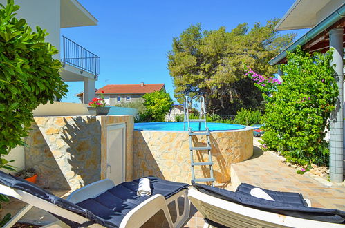 Foto 23 - Casa de 3 quartos em Sibenik com piscina privada e jardim