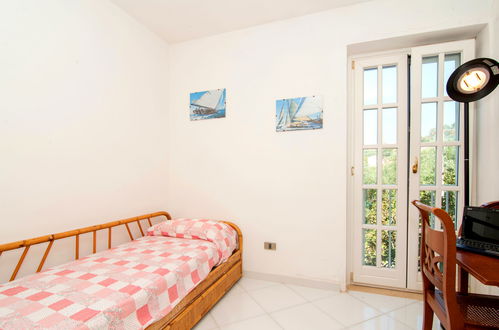 Photo 11 - 2 bedroom Apartment in Massa Lubrense with garden and sea view