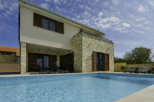 Photo 33 - Maison de 3 chambres à Stankovci avec piscine privée et jardin