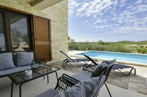 Photo 3 - Maison de 3 chambres à Stankovci avec piscine privée et jardin