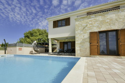 Foto 18 - Casa con 3 camere da letto a Stankovci con piscina privata e giardino