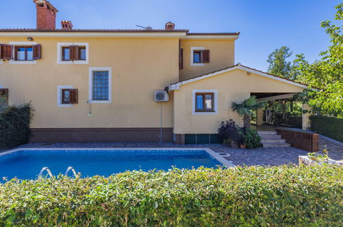 Foto 2 - Casa de 4 quartos em Žminj com piscina privada e jardim