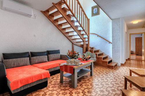 Photo 5 - 4 bedroom House in Žminj with private pool and garden