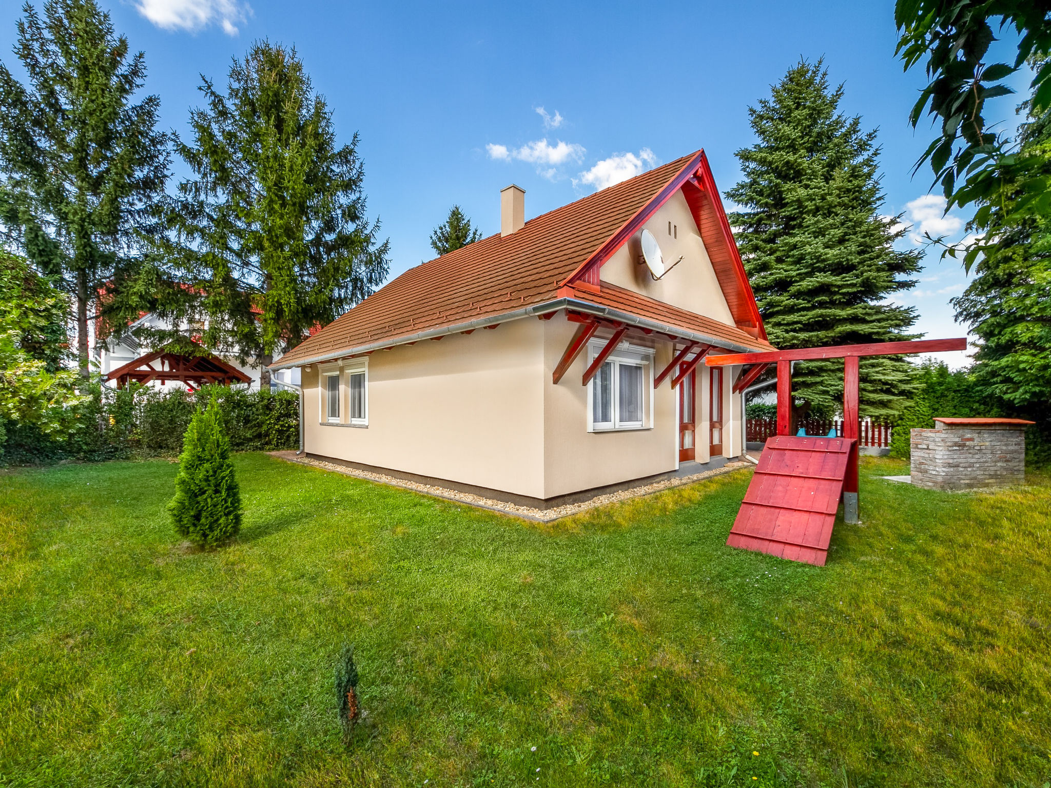 Foto 2 - Haus mit 3 Schlafzimmern in Balatonmáriafürdő mit garten und terrasse