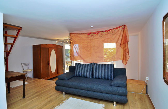 Casa de 2 quartos em Seget com piscina e jardim - Foto 17