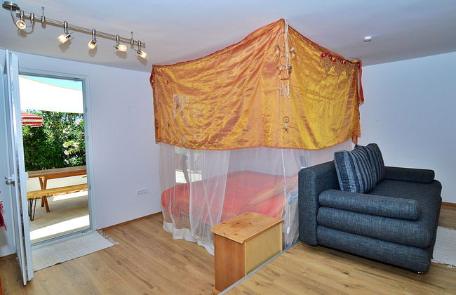 Casa de 2 quartos em Seget com piscina e jardim - Foto 11