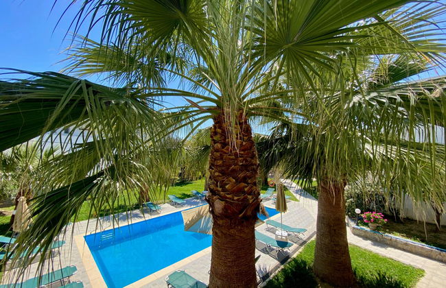 Manolis Apartments - Photo 1