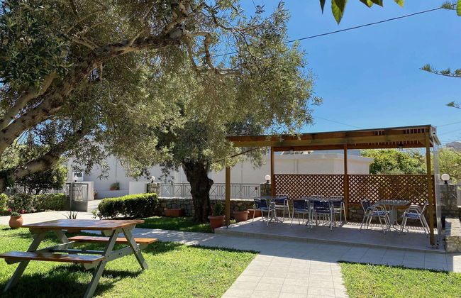 Manolis Apartments - Photo 3