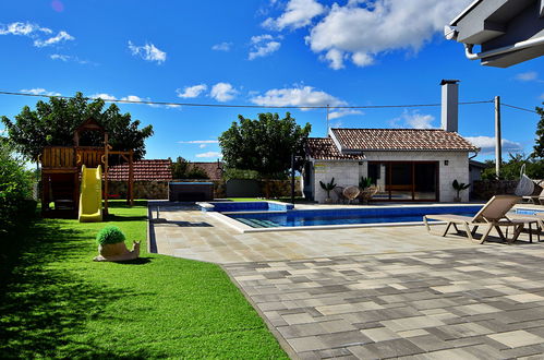 Photo 48 - Maison de 5 chambres à Proložac avec piscine privée et jardin