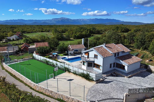 Foto 53 - Casa de 5 quartos em Proložac com piscina privada e jardim